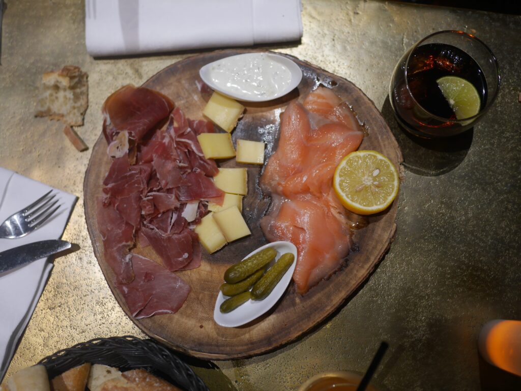 apéro voyage au Gustave à Paris