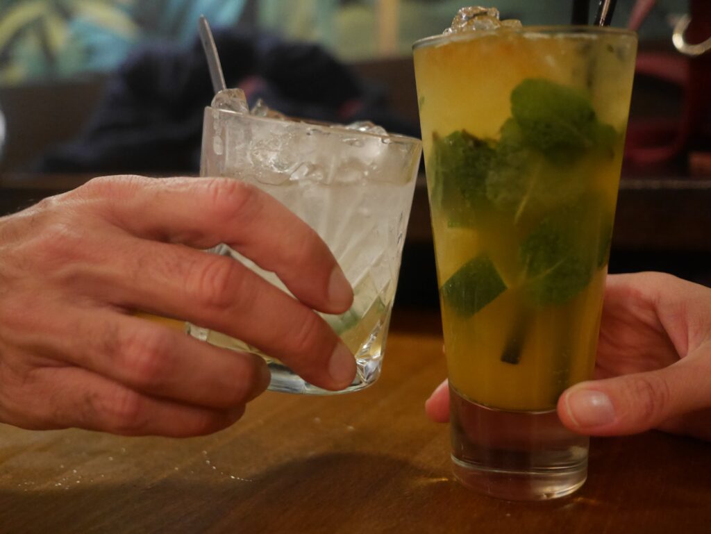 apéro au bar Hôme Paris